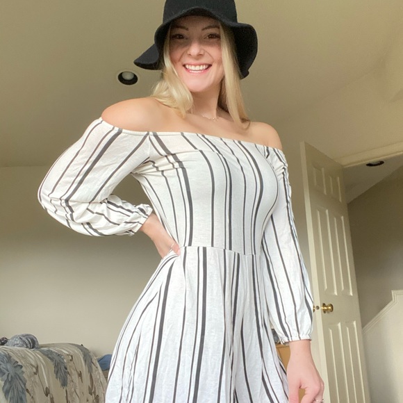 Boohoo off the shoulder romper - Picture 2 of 5